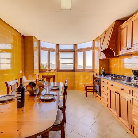Palma - Seafront - Panoramic Sea Views *